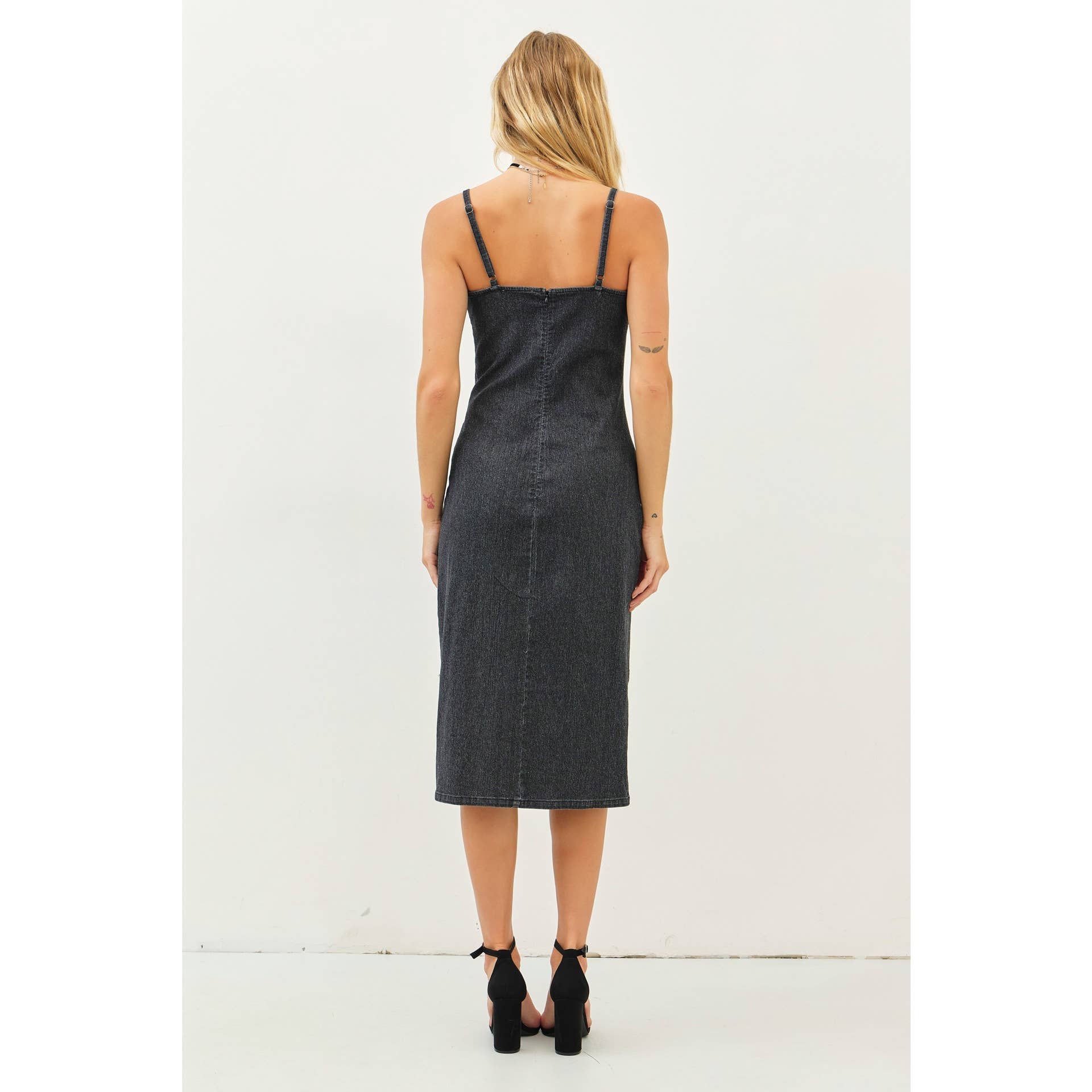 Western Wash Denim Fitted Dress With Front Slit and Lace The Boutique at Sacarrha Western Wash Denim Fitted Dress With Front Slit and Lace The Boutique at Sacarrha