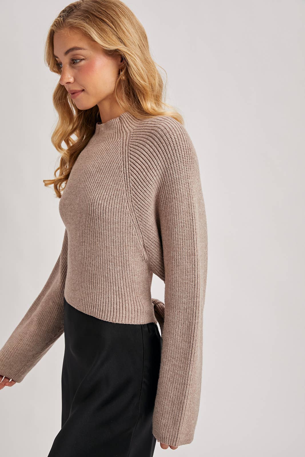 MOCK NECK OPEN BACK RIBBED KNIT TIE SWEATER TOP: LATTE