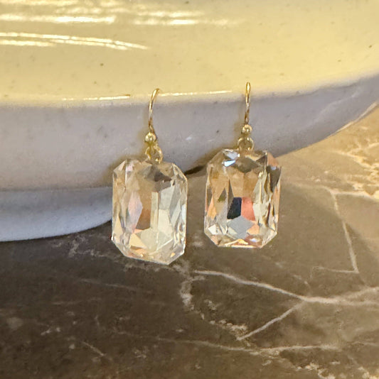 Simple And Classy Jewel Earrings: Crystal Clear