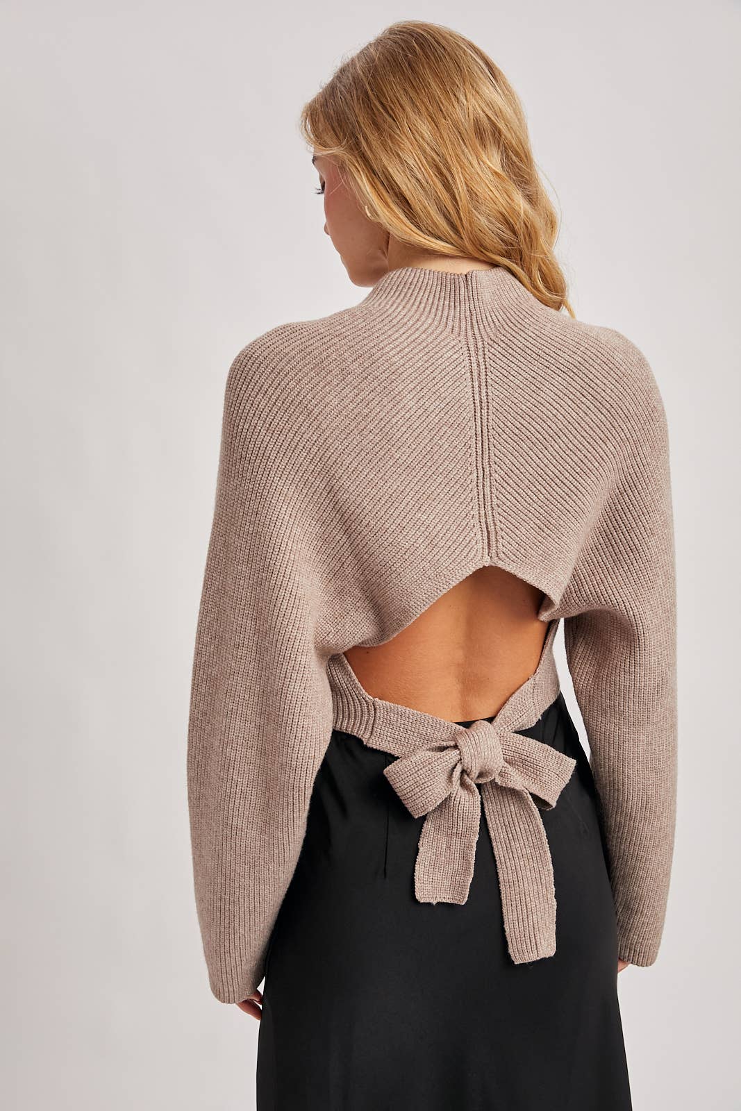 MOCK NECK OPEN BACK RIBBED KNIT TIE SWEATER TOP: LATTE