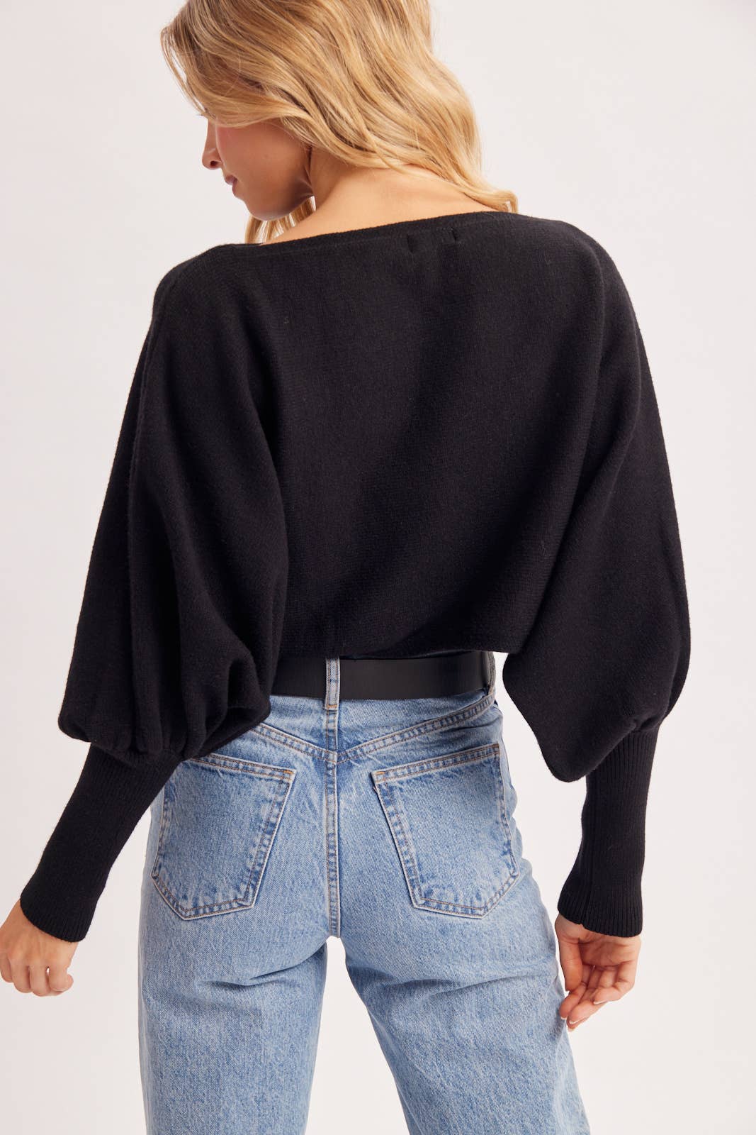 CROPPED BOAT-NECK BALLOON SLEEVED KNIT SWEATER: Black